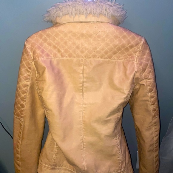 GORGEOUS Beige faux leather fur collar jacket - Picture 7 of 13
